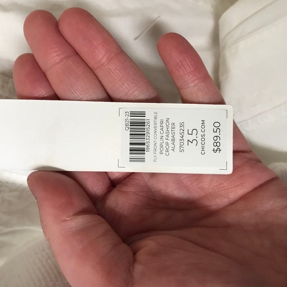 Chicos White Capris Cropped Cargo Pants  Size 18 Elastic Waist Side Zip Pocket - Picture 9 of 11